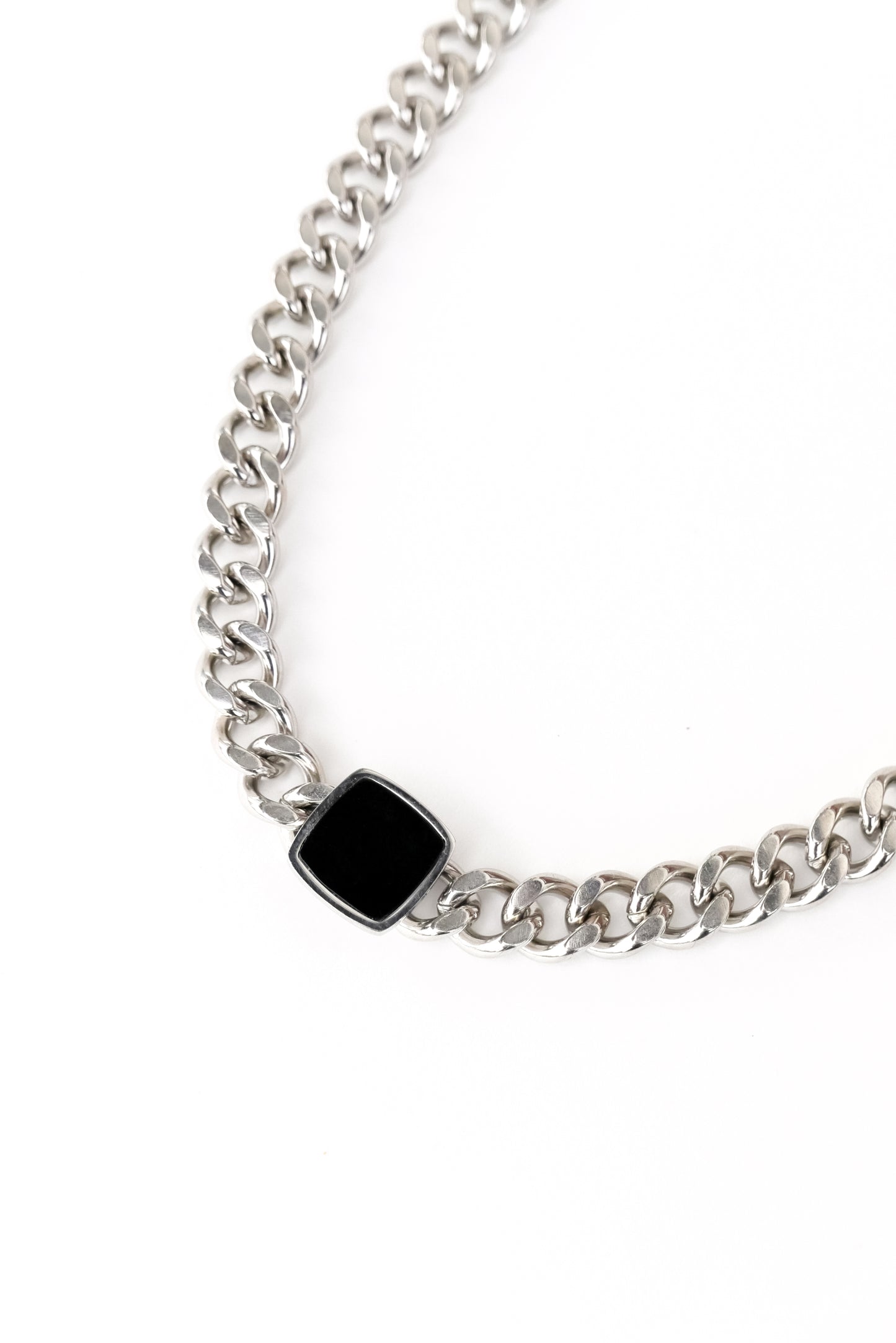 Zoomed in view of silver Onyx Necklace